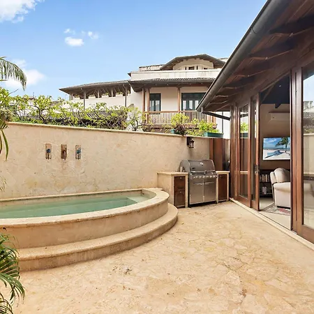 Beautiful Villa Walk To Beach